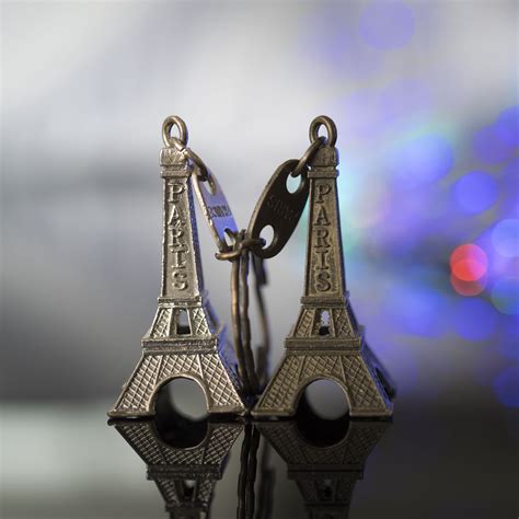 Download wallpaper 2780x2780 eiffel tower, keychain, paris, close-up ...