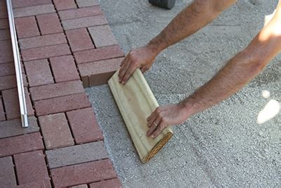 Packing Pavers without Compactor 的图像结果