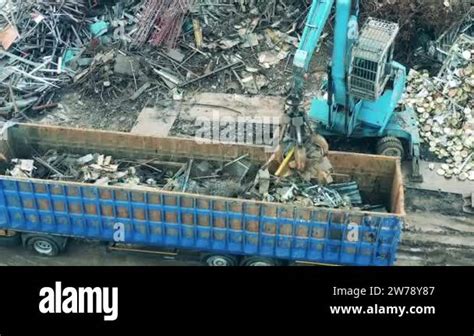 Scrap Loading Truck 的图像结果