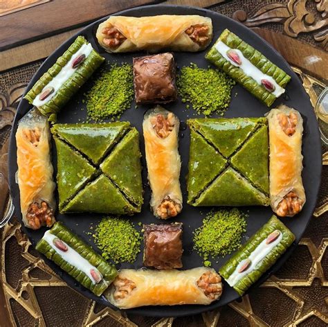 Buy Hafiz Mustafa 1864 Istanbul Baklava Pastry Box - Baked Baklava ...