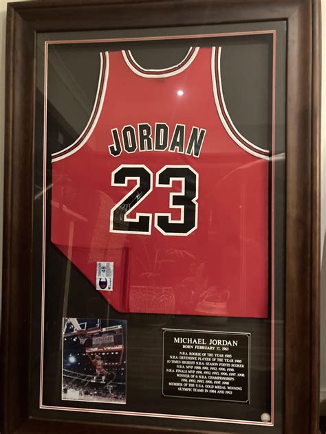 Is this legit? Signed Michael Jordan jersey : r/Autographs