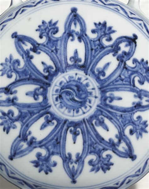 AN IMPORTANT AND RARE BLUE AND WHITE MOONFLASK, BIANPING , XUANDE SIX ...
