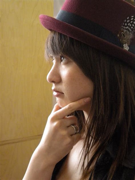 Thinking Girl 的图像结果