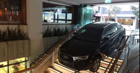 Sydney Uber Driver's Sharp Turn Goes Horribly Wrong And Gets Stuck On ...