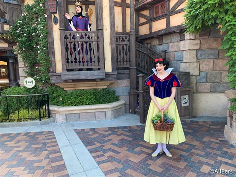 Snow White Queen Disneyland