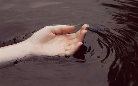 Download wallpaper 1920x1200 hand, fingers, water, wavy, ripples ...