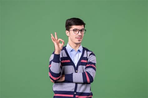 Rezultat imagine pentru Library Woman Wikimedia