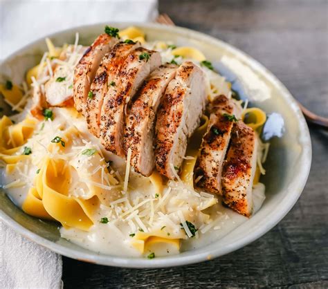 Skinny Low-Fat Chicken Fettuccine Alfredo – Modern Honey