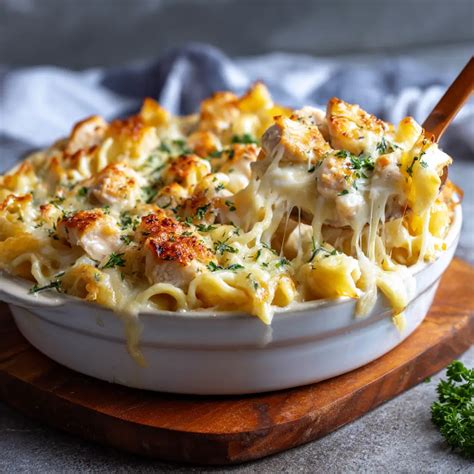 Chicken Alfredo Bake Recipe – Creamy, Cheesy, and Easy to Make