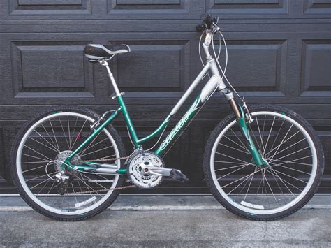 2004 Giant Sedona DX - Celerity Cycles