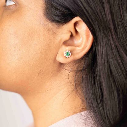 Buy Manjari Emerald Studs | Vai Ra