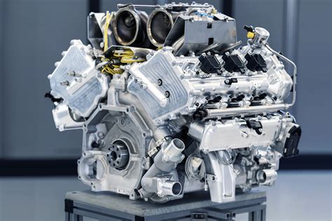 Chevy Unveils New, More Fuel-Efficient Small-Block V-8