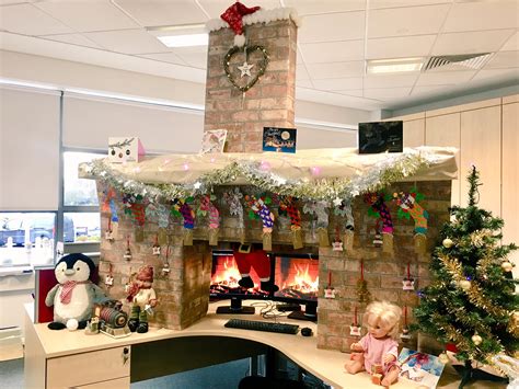 20+ christmas desk decorations ideas to Add Festive Spirit to Your Office