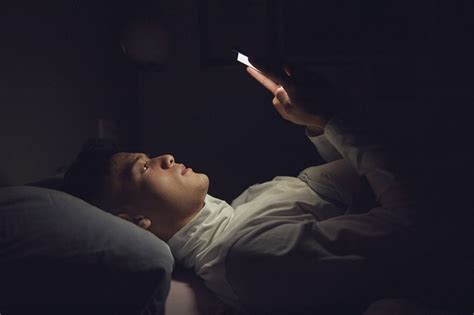 失眠正击倒大批青年 每10个失眠者有8位是年轻人_手机新浪网
