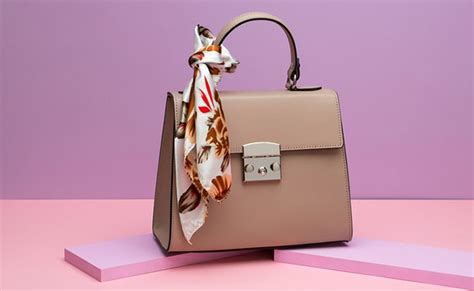 Amazon Great Indian Festival: इस सेल में ब्रांडेड हैंडबैग्स पर मिल रही ...