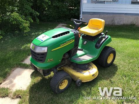 2003 JOHN DEERE L110 LAWN TRACTOR