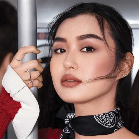 What Does Non-Comedogenic Makeup Mean? - Maybelline