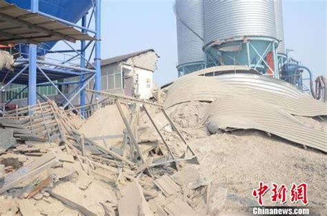 浙江杭州2500立方水泥倒塌致两人死亡 仍在搜救-搜狐新闻