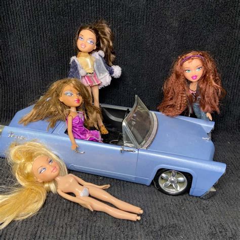 Bratz Car & 4 Doll Bundle