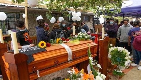 » চিলেতে পুলিশের হাতে পথশিল্পীর হত্যার প্রতিবাদে পথে নামল মানুষ