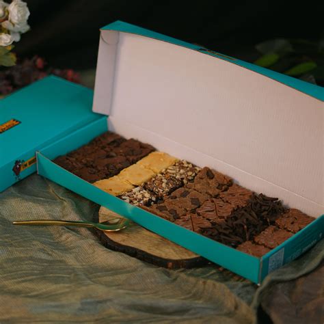 Assorted Brownie Box (24 Pcs) – THE BROWNIE STUDIO