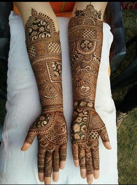 31 Dainty Engagement Mehndi Designs For Bride
