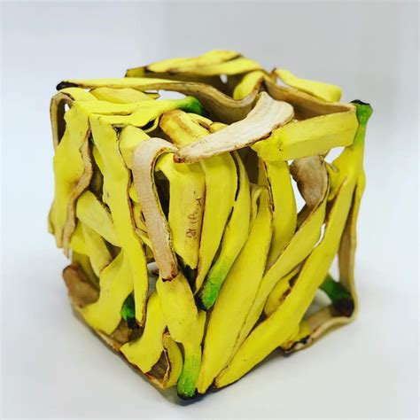 用腐爛香蕉皮來創作？日本雕塑家笠谷耕二幾可亂真的超現實香蕉陶瓷作品