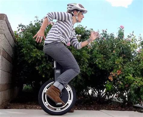科学网—报喜：孙子和孙女都学会了骑独轮车 - 严家新的博文
