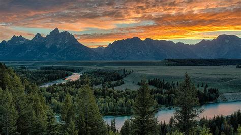 4 Reasons Jackson Hole Should Be Your Yellowstone Base Camp - Jackson ...