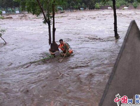 被郑州暴雨淹没的车 后来都怎样了-下暴雨车被淹时应该怎么做 - 见闻坊