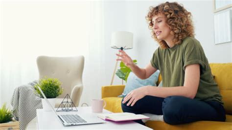 White Couch Interview 的图像结果