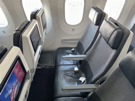 Aisle vs Window Seats: The Pros And Cons - Altitude Yes