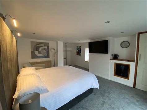 THE CROSSROADS INN (Sacriston) - B&B Reviews, Photos, Rate Comparison ...