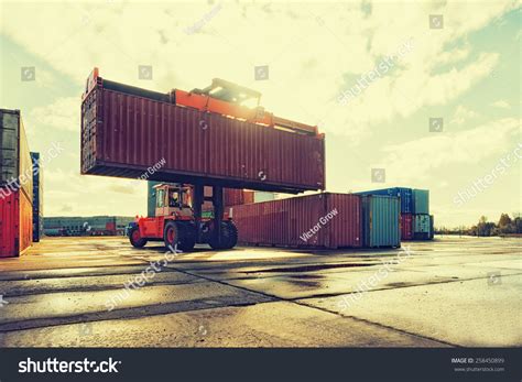 Unloading Containers Manually 的图像结果