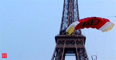Eiffel Tower: Man arrested for jumping off Eiffel Tower with parachute ...