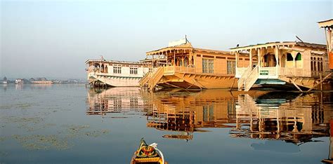 Kashmir Houseboat Tour, Kashmir Houseboat Packages