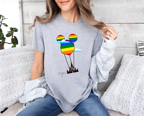 Camisa LGBT de Mickey Ear Balloons, camisa del Orgullo de Disney ...