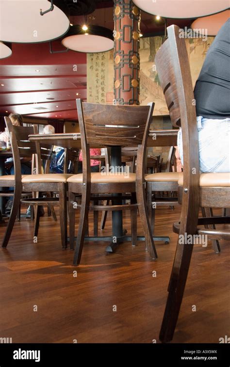 Busy Restaurant 的图像结果