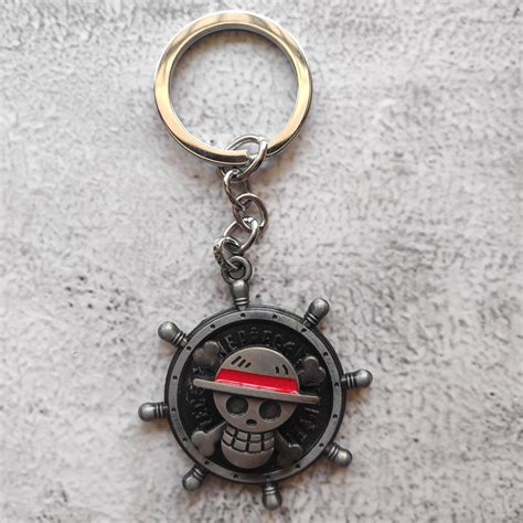 One Piece Metal Rotating Keychain – Styletadka
