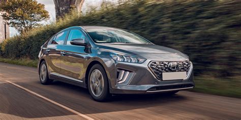 Hyundai Ioniq hybrid Review 2026 | Drive, Specs & Pricing | Carwow