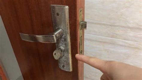 门从外面锁上后打不开了，是操作不当还是门锁坏了？ - 知乎