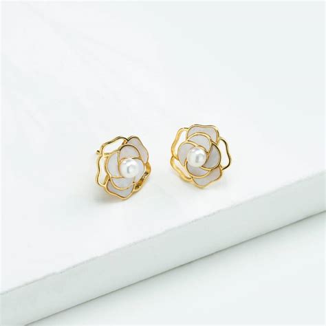 Elevate Your Everyday Look with These Modern Pearls Earring – Darpan ...
