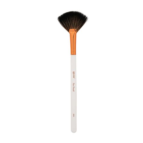 RS 06 Powder Fan Brush - Recode