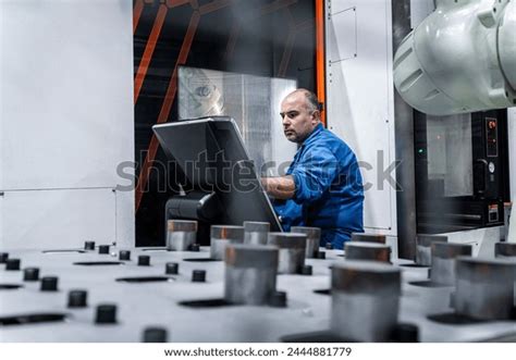 CNC Machine Operating 的图像结果