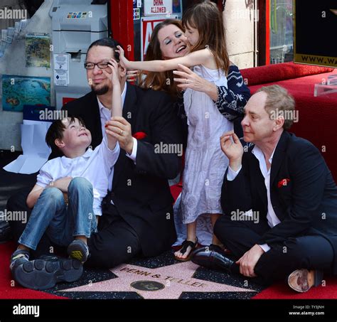 Penn Jillette (L) and Raymond Teller of the comedy/magic duo Penn ...
