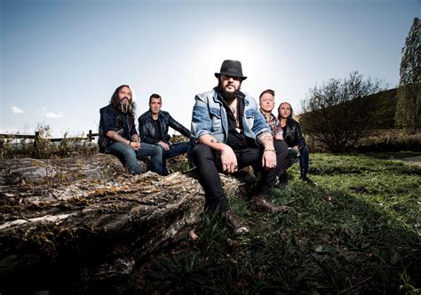 NUESTRA FOSA (Lyrics in English) - Marea