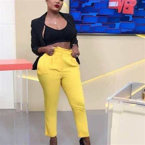 Professional Attire for Women 的图像结果