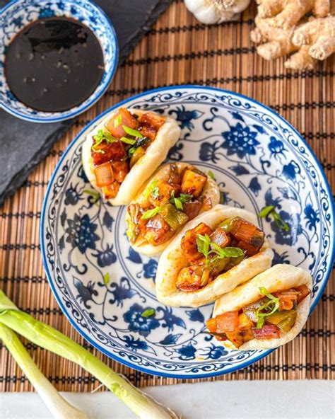 Chilli Paneer Bao Buns (using Gusto's schezwan sauce, Gusto's red chil