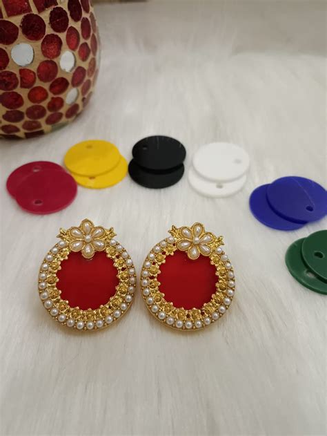 Beautiful (7-in-1) Base color changing earing studs with seven differe