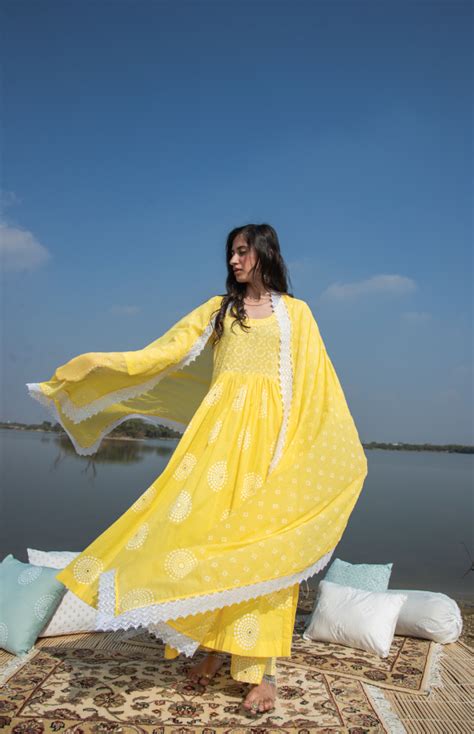 MASAKALI YELLOW BANDHANI YOKE GATHERED SUIT WITH MUL DUPATTA - SET OF ...